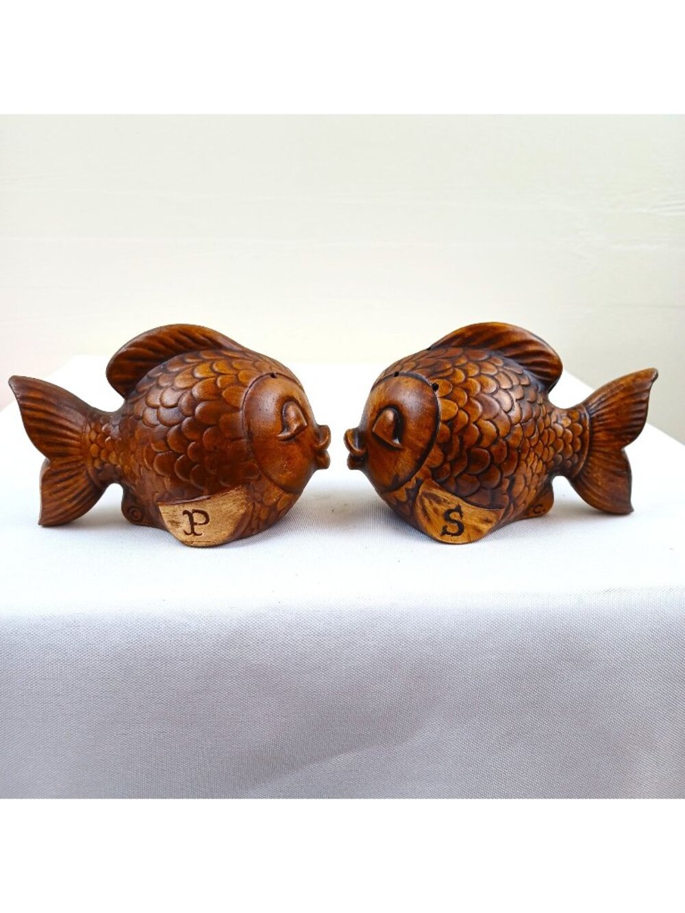 Vintage Ceramic Fish Salt & Pepper Shakers Anthropomorphic Kissing Figural